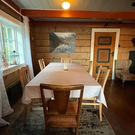 Arnestova - Villagehouse In Loen
