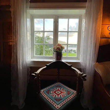 Arnestova - Villagehouse In Semesterbostad
