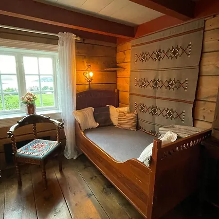 Arnestova - Villagehouse In * Loen