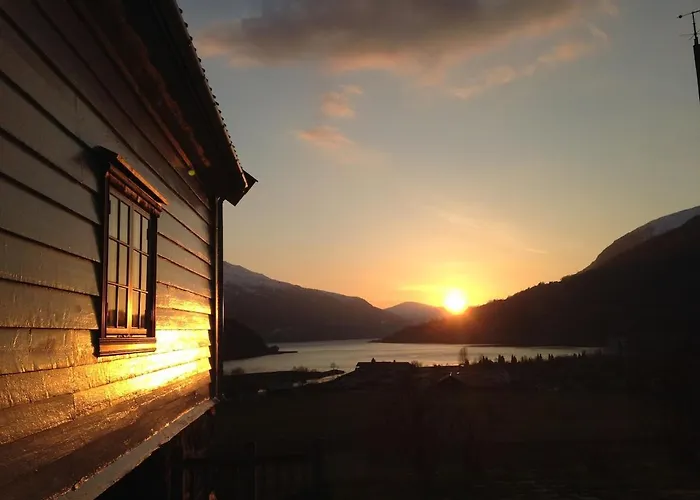 Arnestova - Villagehouse In Semesterbostad