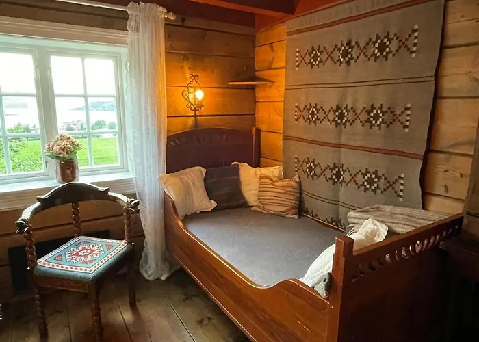 Arnestova - Villagehouse In * Loen