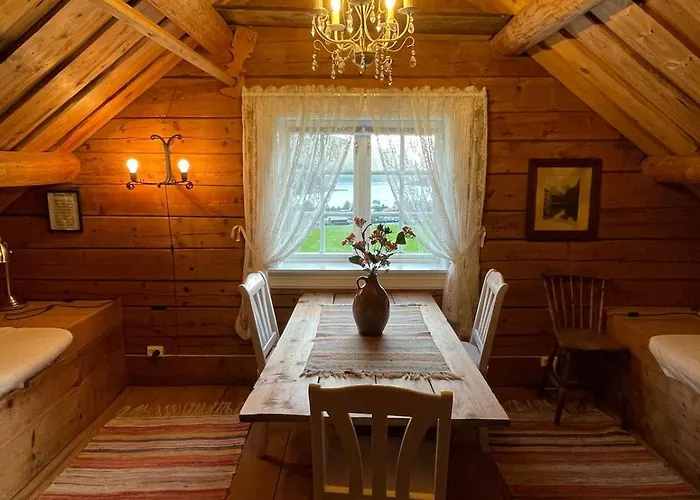 Semesterbostad Arnestova - Villagehouse In *
