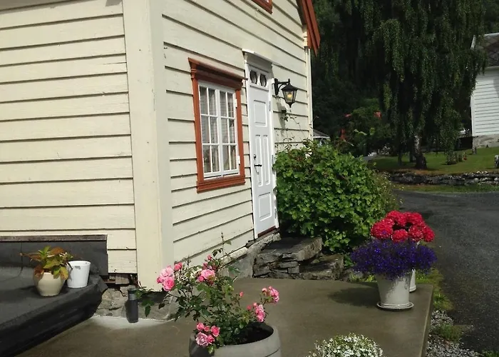 Arnestova - Villagehouse In * Loen